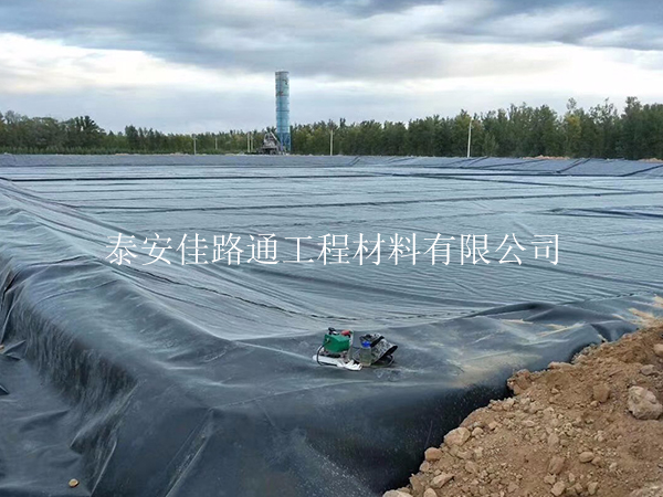 鹽場(chǎng)垃圾填埋場(chǎng)防滲膜使用壽命探析 鹽場(chǎng)垃圾填埋場(chǎng)防滲膜使用壽命探析