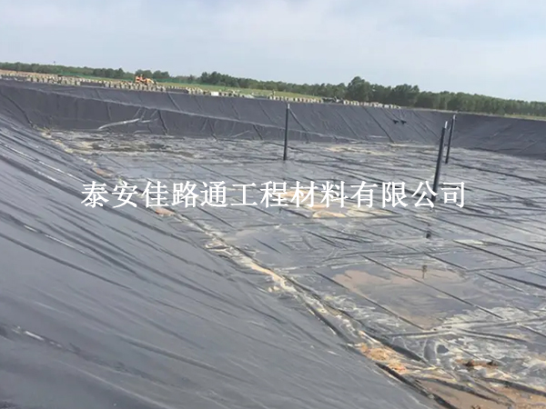 垃圾填埋場防滲膜耐酸堿性的重要性:守護地球的綠色防線 垃圾填埋場防滲膜耐酸堿性的重要性:守護地球的綠色防線