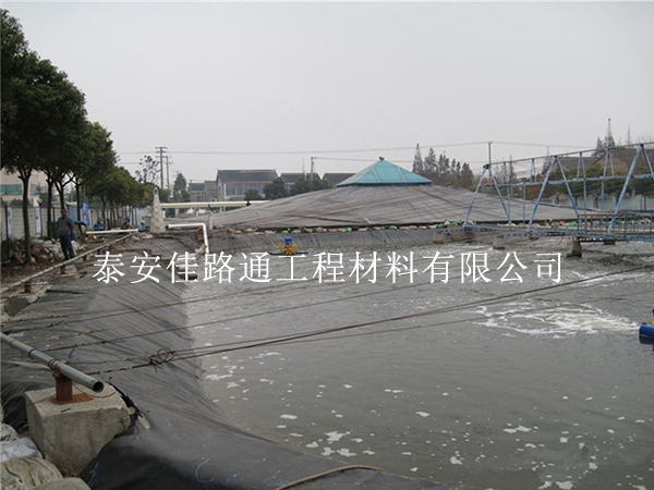 污水處理防滲膜工序細(xì)節(jié):守護(hù)水質(zhì)安全的關(guān)鍵防線 污水處理防滲膜工序細(xì)節(jié):守護(hù)水質(zhì)安全的關(guān)鍵防線