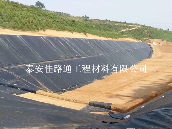 污水處理調(diào)節(jié)池防滲膜修復(fù)項目實(shí)踐與探索 污水處理調(diào)節(jié)池防滲膜修復(fù)項目實(shí)踐與探索